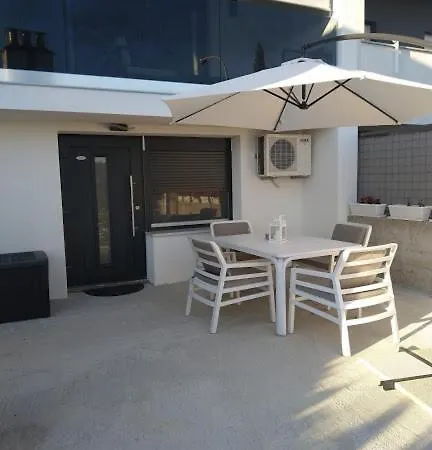 Apartment Lana *