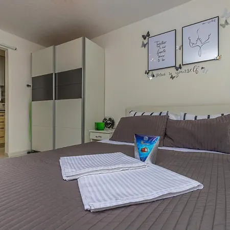 Lana Apartment