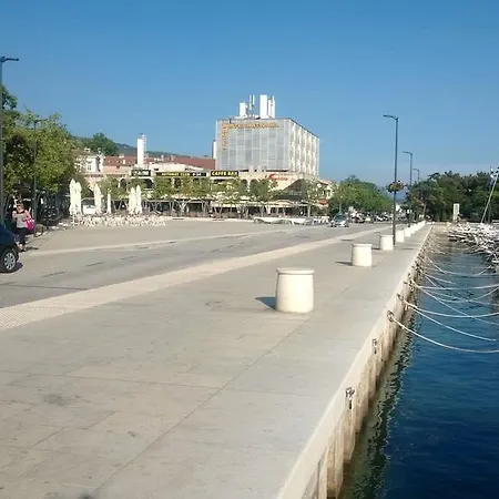 Lana Apartment *