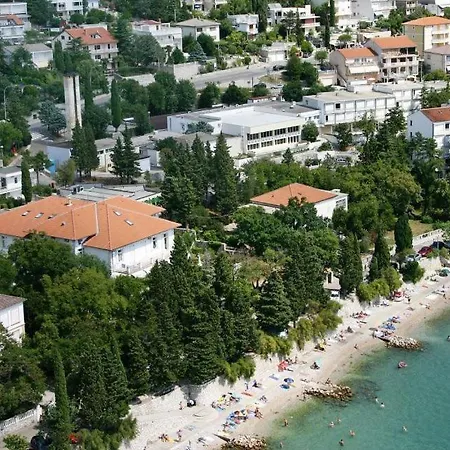 Lana Apartman *